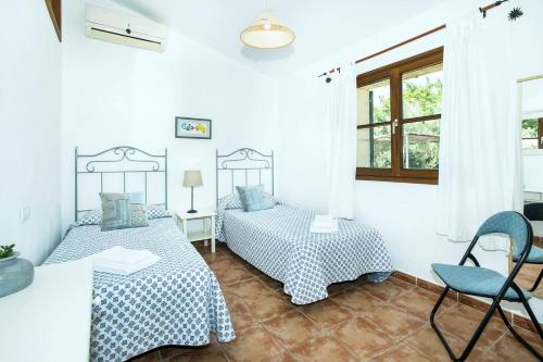 Postel nebo postele na pokoji v ubytování Villa Can Canaveret by Villa Plus