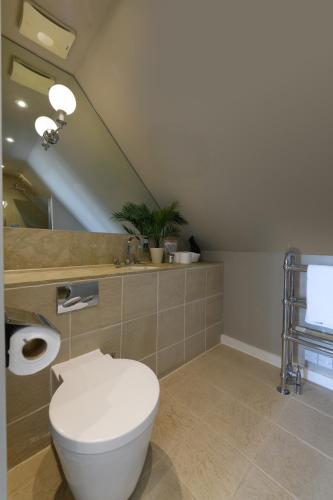 Holm House - Stylish Coastal Suites - HEDD Spa - Silures Bar & Restaurant photo 94
