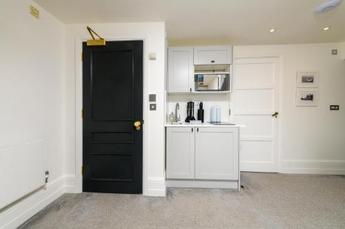 Holm House - Stylish Coastal Suites - HEDD Spa - Silures Bar & Restaurant photo 58