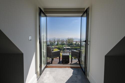 Holm House - Stylish Coastal Suites - HEDD Spa - Silures Bar & Restaurant photo 57