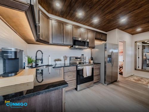 Dapur atau dapur kecil di Kanab Cube Shipping Cube Rental Experience