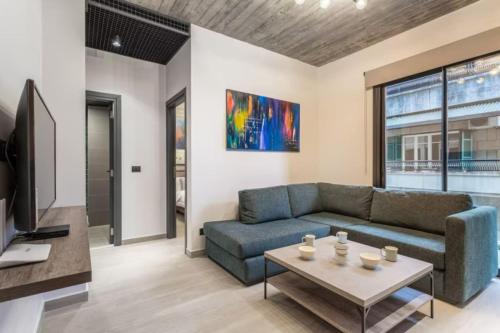 Posezení v ubytování Al Amine 305, 1-BR with balcony in Mar Mikhael