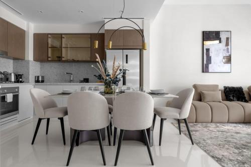 Palm-View 2BR Elie Saab Luxury