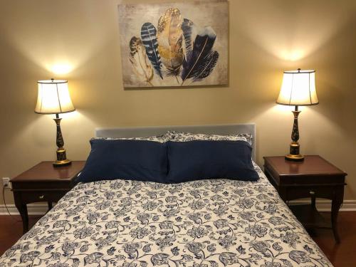 a bedroom with a bed with two lamps on tables at 2 Bed-2Bath-Kitchen Private Family Couple Work in Newmarket