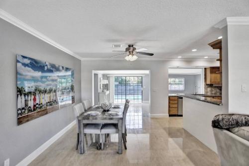 Φωτογραφία από το άλμπουμ του Lighthouse Point Oasis w Pool and Hot Tub Near Beach σε Lighthouse Point
