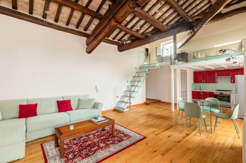 Pantheon Chic Loft by RomeLoft