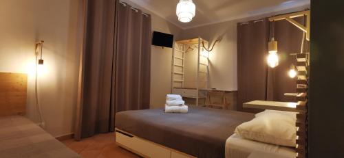 a small bedroom with a bed and a mirror at Casa Duci in Agrigento