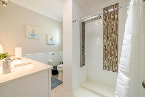 a bathroom with a shower with a sink and a toilet at Cozy Retreat in the city in Lakeland