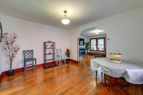 Fotografie z fotogalerie ubytování Walk to Cornell University Charming Duplex! v destinaci Ithaca