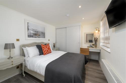 Holm House - Stylish Coastal Suites - HEDD Spa - Silures Bar & Restaurant photo 68