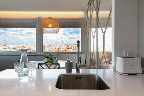 Stylish WStunning views Colon-Madrid city centre