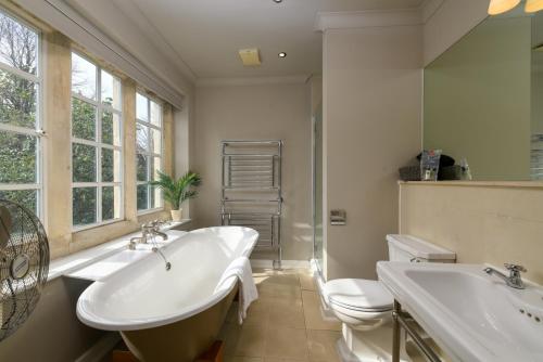 Holm House - Stylish Coastal Suites - HEDD Spa - Silures Bar & Restaurant photo 75