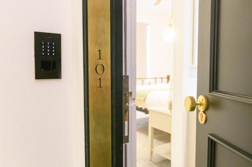 Holm House - Stylish Coastal Suites - HEDD Spa - Silures Bar & Restaurant photo 76