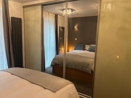 Ένα ή περισσότερα κρεβάτια σε δωμάτιο στο Homely ground floor apartment in Southampton