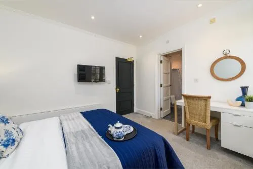 Holm House - Stylish Coastal Suites - HEDD Spa - Silures Bar & Restaurant photo 7