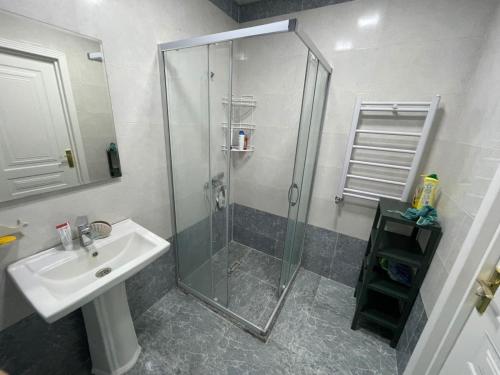 a bathroom with a shower and a sink at Caspian Mirvari 2 in Sumqayıt