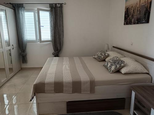 Postel nebo postele na pokoji v ubytování Apartment Marijan - Rtina