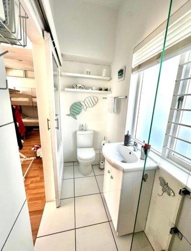 Koupelna v ubytování Garden Beach Cottage