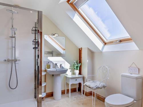 Ένα μπάνιο στο 2 Bed in Clovelly HIFOB