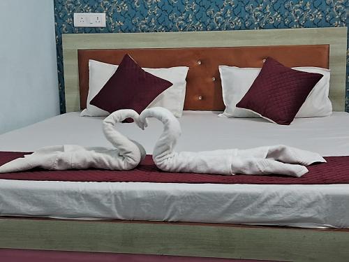 Postel nebo postele na pokoji v ubytování Ramesht Dham Resort