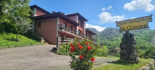 a building with a street sign in front of it at Aptos La Corona-Cabrales-Picos de Europa in Carreña de Cabrales