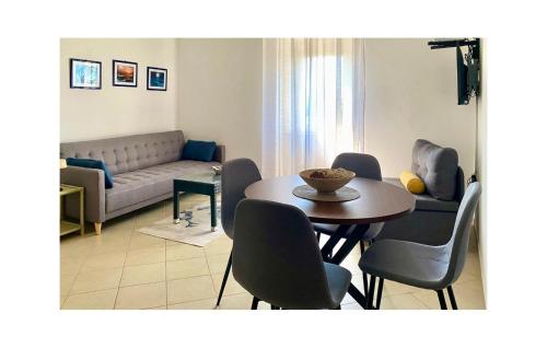 Posedenie v ubytovaní 4 Bedroom Lovely Home In Sveti Anton