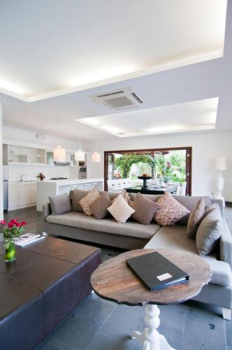 Ruang duduk di Nunia Boutique Villa