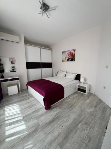 Ένα ή περισσότερα κρεβάτια σε δωμάτιο στο La Mer Residence Deluxe Apartmens