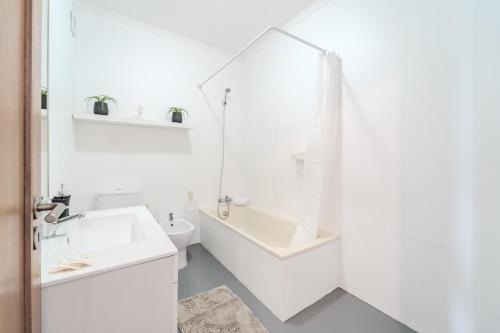 Mira Bracara by House and People