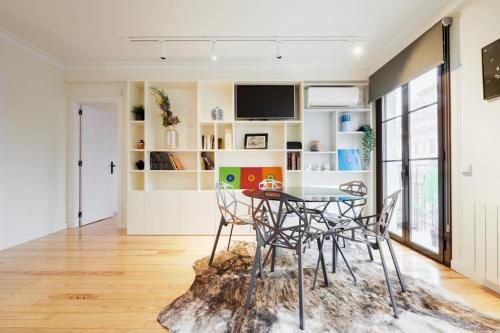 Bright Luxurious - 1BD 2BTH - AtochaRetiro
