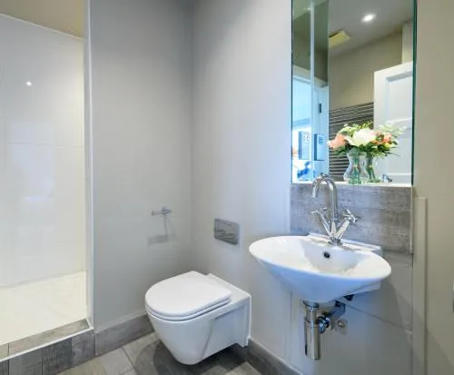 Holm House - Stylish Coastal Suites - HEDD Spa - Silures Bar & Restaurant photo 15