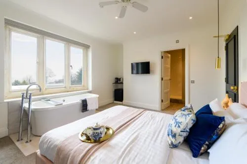 Holm House - Stylish Coastal Suites - HEDD Spa - Silures Bar & Restaurant photo 14