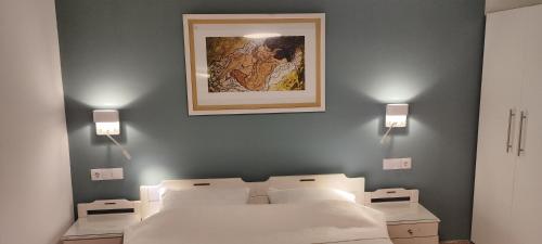 A bed or beds in a room at Papadioti Apartments