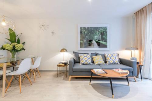 Sophisticated brand new flat in historic district