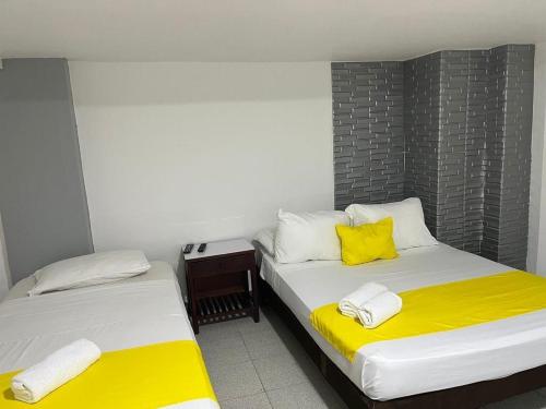 Postel nebo postele na pokoji v ubytování Hotel Toledo FL