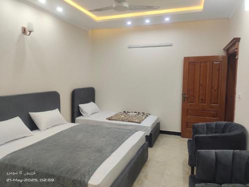 Una cama o camas en una habitación de G13 Haven