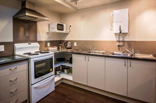 A kitchen or kitchenette at Aspree Motor Inn