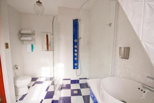 Ένα μπάνιο στο Hotel Brighton