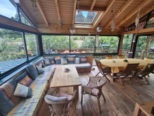 Maison 20' COLMAR Jardin Calme Chevaux Vue