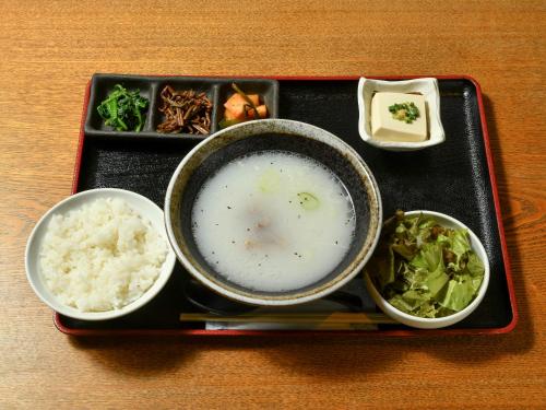 Jídlo v hotelu nebo okolí