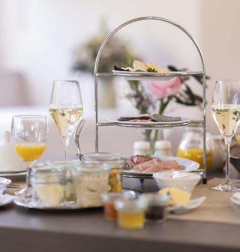 a table with glasses of white wine and food at Castell Hotel & Restaurant in Leinsweiler