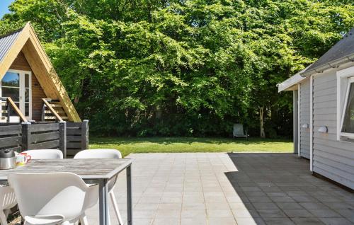 Jardín al aire libre en Stunning Home In Vemb With Wifi