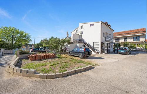 1 Bedroom Cozy Apartment In Betina