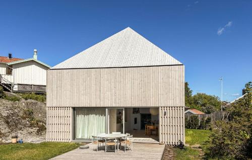 Το κτήριο όπου στεγάζεται  η παραθεριστική κατοικία