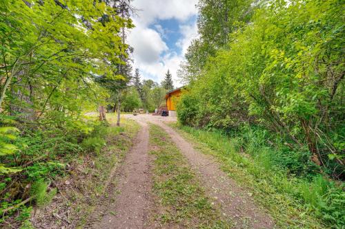 a dirt road in the middle of a forest at Deck and Fire Pit Yakima River Retreat in Cle Elum in Cle Elum