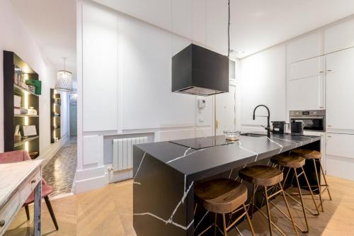 Stylish centric- 2Bd 2Bth -city center