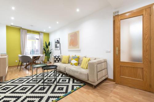 Cozy Apartment- 2BD 2BT- Malasaña