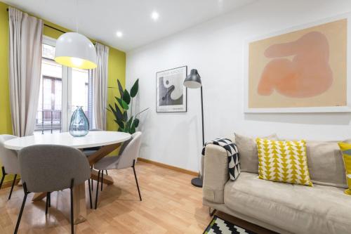 Cozy Apartment- 2BD 2BT- Malasaña