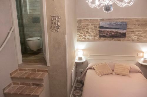 A bed or beds in a room at Costa Bed and Breakfast