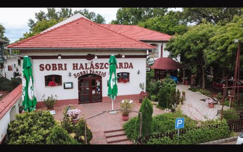 a building with a sign that reads sonar haasosaosa similarity at Sobri Halászcsárda és Panzió in Baja